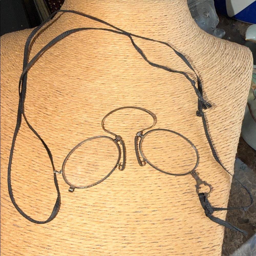 Vintage pinsnez Oval Monocle Pendant 1800’s on original ribbon to pin on lapel